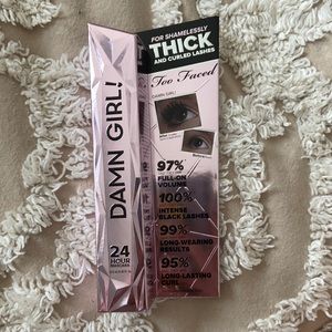 Too faced Damn Girl! Mascara